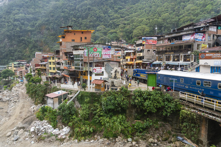 Peru Rail train arriving at Machu Picchu Stationのeditorial素材
