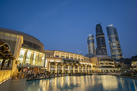 People visiting the Dubai Mall in UAEのeditorial素材