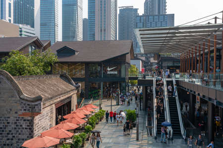 People at Taikoo Li shopping complex in Chengduのeditorial素材