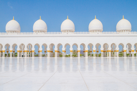 Sheikh Zayed Grand Mosque, Dubai, UAE, peoples and mosque. 2015のeditorial素材