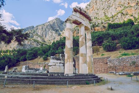 City Delphi. Greek Republic. Ancient Greek ruins and columns from ancient times.  Walking tourists. 13. Sep. 2019.のeditorial素材