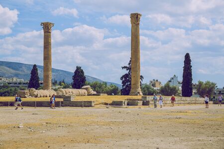 City Athens,  Greek Republic. Historic building ruins. Tourists and city streets.11. Sep. 2019のeditorial素材
