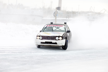 KHABAROVSK, RUSSIA - March 7, 2015: Old car at winter ice track race on frozen riverのeditorial素材