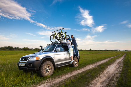PRIAMURSKY, RUSSIA - JUNE 10, 2016: Mitsubishi Pajero Sport with two bicycles on roof rackのeditorial素材