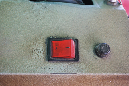 Switch on-off of metal cutting machines and fuse slots
