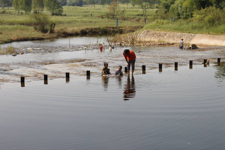 baby boy learning how to swimの写真素材