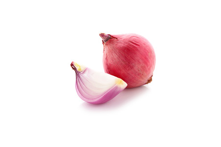 red onion, shallots on white backgroundの写真素材