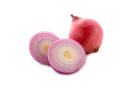 red onion, shallots on white backgroundの写真素材