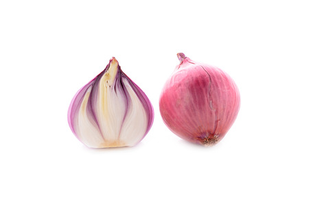 red onion, shallots on white backgroundの写真素材