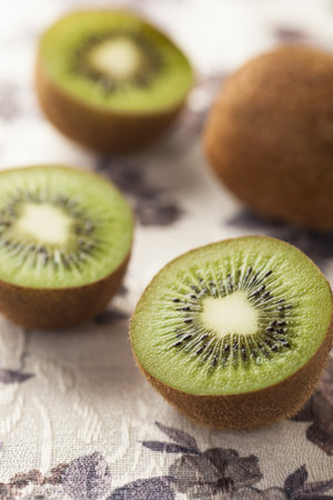 sliced kiwifruits on the tableの写真素材