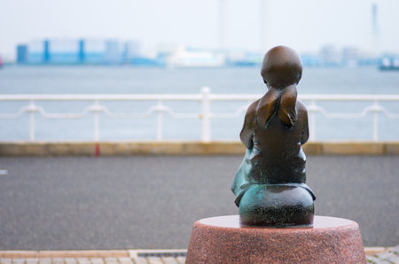 Yamashita park bronze girl,yokohama,kanagawa,japanの写真素材