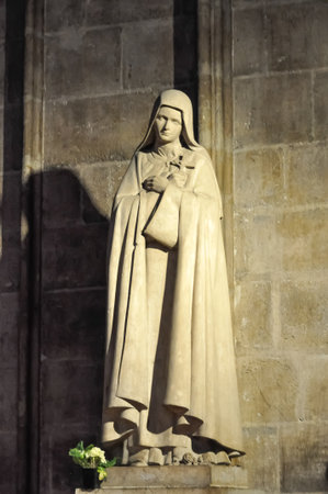 Paris, France - famous Notre Dame cathedral interior viewのeditorial素材