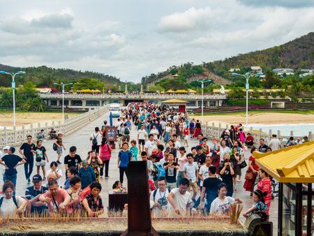 NANSHAN CULTURAL PARK, HAINAN, CHINA - 5 MAR 2019 â A large crowd of Asian Chinese Buddhist devotees pray and offer incense to the Goddess of Mercy, Guanyin at Nanshan Templeのeditorial素材