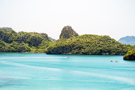 High angle view beautiful natural landscape of Ko Mae Ko island in the sea in summer at Mu Ko Ang Thong National Marine Park is a famous attractions in Surat Thani province, Thailandの写真素材