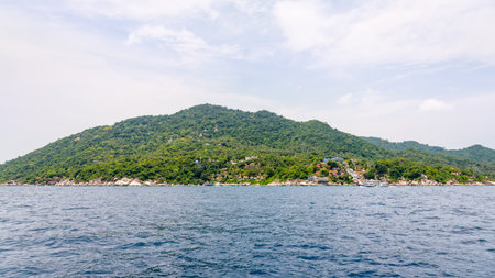 Beautiful natural landscape of Koh Tao island and blue sea in the summer at the Gulf of Thailand, Ko Pha-ngan, Surat Thani Province, Thailand, 16:9 Widescreenの写真素材