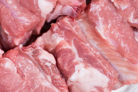 Close up top view pack pieces raw meat of pork loin on bone, fresh red pork with white fat of pork rib, Cut into pieces and put them in a rowの写真素材