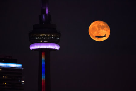 Plane Over the Harvest Moonの写真素材