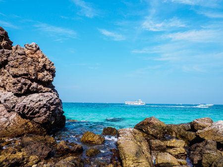 Seascape in blue sky day at Koh Larn, Pattaya, Thailandの写真素材