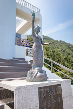 Jun 21, 2017 Mermaid Statue near the Yeongdo Lighthouse at Taejongdae park in Busan, Korea3のeditorial素材