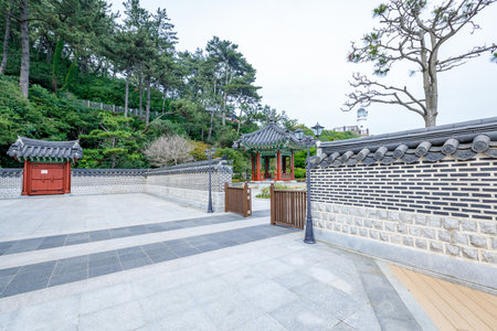 Jun 21, 2017 Pavilion at the garden of Nurimaru APEC House. The Nurimaru APEC is located on Dongbaekseom island in Busan, South Koreaのeditorial素材