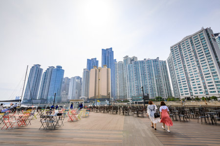 Jun 21, 2017 The Bay 101 in Busan, South Korea. it is located in a culture and art complex in Haeundae areaのeditorial素材