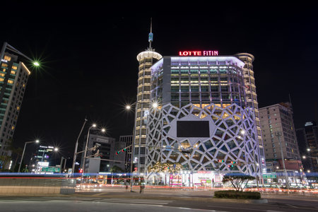 Dongdaemun Shopping district at Night on Jun 18, 2017 in Seoul city, South Korea - Famous Landmarkのeditorial素材