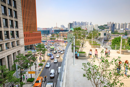 Jun 20, 2017 View of Seoullo 7017 which is the pedestrian road of the Seoul Station overpass in South Koreaのeditorial素材