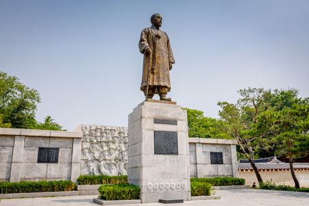 Statue of the Patriot Wolnam Lee Sang-Jae at the Jongmyo Park on Jun 17, 2017 in Seoul, South Korea - Tour destinationのeditorial素材