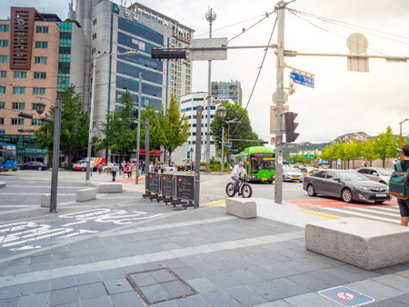 Insadong street - the main street of the Insadong area on Sep 1, 2017 in Seoul. It is a large market for antiques and artworks and a popular shopping area in Seoul city, South Koreaのeditorial素材
