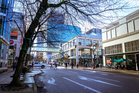 Portland, United States - Dec 20, 2017 : Portland downtown road view near by Pioneer Placeのeditorial素材