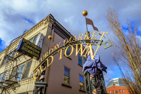Portland, United States - Dec 21, 2017 : Sign gate of Portland Old Townのeditorial素材