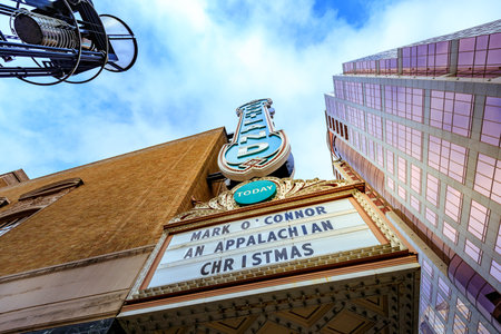 Portland, Oregon, United States - Dec 22, 2017 : The Portland sign on the Arlene Schnitzer Concert Hallのeditorial素材