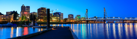 Portland, Oregon, USA - April 26, 2018 : The Hawthorne Bridge on Willamette River at night in downtown Portlandのeditorial素材
