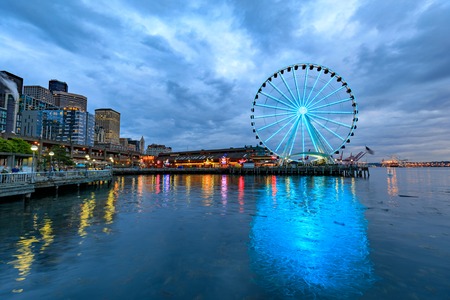 Seattle, Washington - June 30, 2018 : Seattle skyline, waterfront and great wheelのeditorial素材