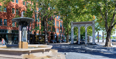 Portland, Oregon - Sep 8, 2018 : Scene of Skidmore Fountain district in downtown Portlandのeditorial素材