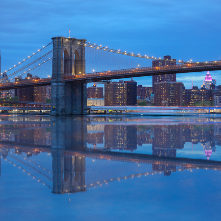 Brooklyn Bridge reflection at nightのeditorial素材