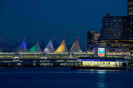 Vancouver, British Columbia - Nov 28, 2019 : Vancouver, British Columbia - Nov 28, 2019 : Chevron Gas Station in Coal Harbour view from Stanley Parkのeditorial素材