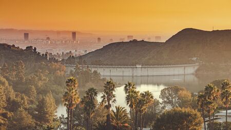 View of Mulholland Dam at dusk in Los Angeles, USAの写真素材