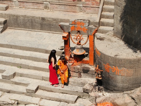 Women in the ghats of Pashupatinath in Nepalの素材