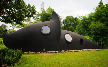 Chaingrai, Thailand - May 31, 2015 : The black house with the difference style of the famous artist in Thailand, Tawan Dutchanee.のeditorial素材