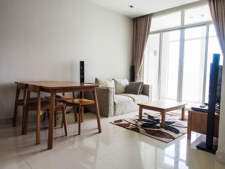 The common interior decoration of a full furnished condominium which need to have the necessaries furniture with the useful thought of light direction.のeditorial素材