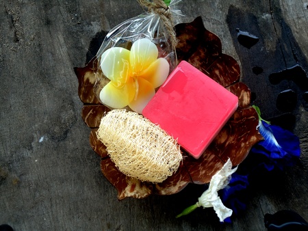 handmade soap with flowers on the wood backgroundの写真素材