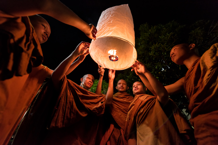 UDON THANI, THAILAND-FEB 22 : The monks hold light floating balloon made of paper annually at Makha Bucha. Same Loy Krathong festival in Chiang mai. On February 22, 2016 in Udon Thani, Thailand.のeditorial素材
