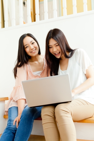 Beautiful young business women using a laptop computerの写真素材