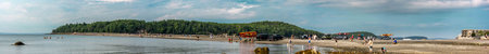 Bar Harbor, Maine, US - 8.2021 - Land bridge to Bar Island during low tide with tourists.のeditorial素材