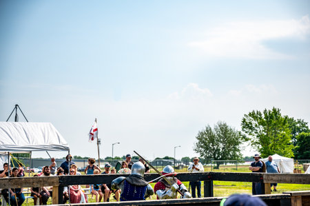 Sioux Falls, South Dakota, USA - 6.4.2023: Siouxland renaissance festival hand combat actのeditorial素材