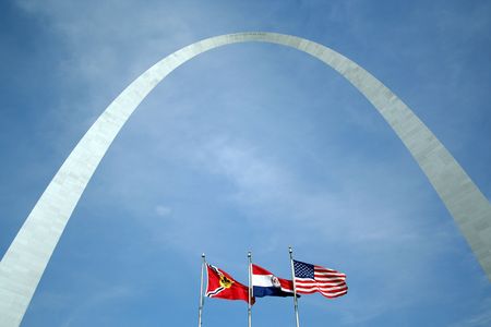 The Arch in St Louis, Missouri with flagsのeditorial素材