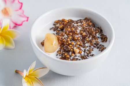 Thai desserts, the main ingredient is from the flour produced from sago tree, which is a snack that has a delicious sweet taste. In the dessert, longan is added and topped with coconut milk.の写真素材