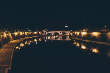Tiber river at night running through Rome, Italy.の写真素材