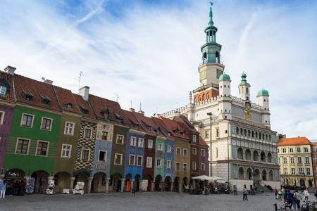 Poznan, Poland - September 29, 2016:  People visiting Poznan Old Town with beautifully decorated the city hall and colorful townhouses  so called "domki budnicze".のeditorial素材